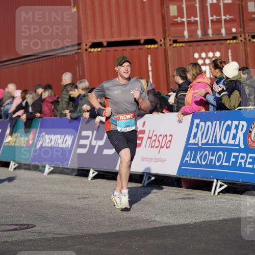 03.10.2025 - Köhlbrandbrückenlauf Michael Burmester http://msf.ph/oto/8995186 03.10.2025 09:57:22 Ziel 1010, 1101, 1541, 2708, 2759, 2760, 2820, 3518, 3795 meine-sportfotos.de