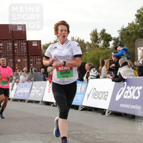 03.10.2025 - Köhlbrandbrückenlauf Yannick Fuchs http://msf.ph/oto/8995188 03.10.2025 16:05:06 Ziel 7201, 7221, 7239, 7428, 7448, 7772, 8779, 8995, 9114, 9191, 9690 meine-sportfotos.de