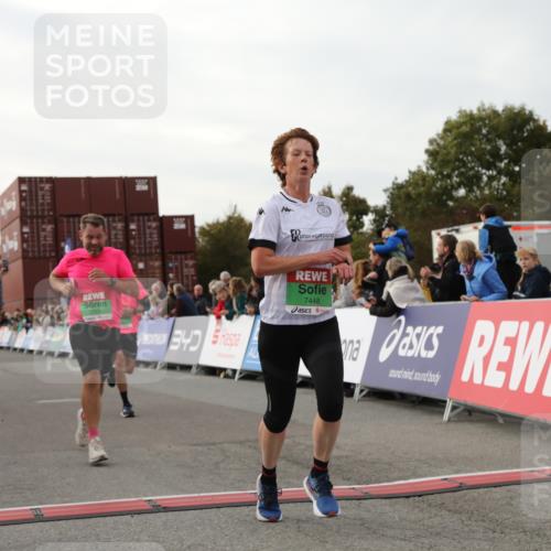 03.10.2025 - Köhlbrandbrückenlauf Yannick Fuchs http://msf.ph/oto/8995192 03.10.2025 16:05:06 Ziel 7201, 7221, 7239, 7428, 7448, 7772, 8779, 8995, 9114, 9191, 9690 meine-sportfotos.de