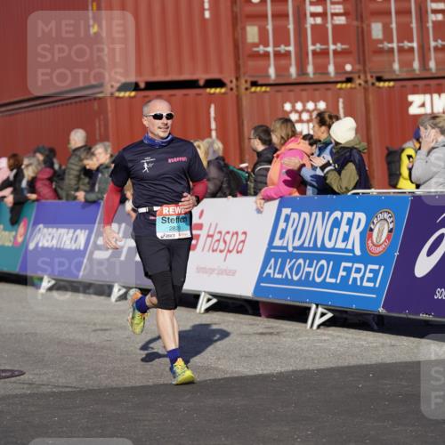 03.10.2025 - Köhlbrandbrückenlauf Michael Burmester http://msf.ph/oto/8995195 03.10.2025 09:57:24 Ziel 1010, 1541, 2708, 2759, 2760, 2820, 3795 meine-sportfotos.de