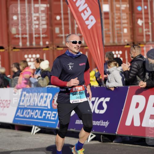 03.10.2025 - Köhlbrandbrückenlauf Michael Burmester http://msf.ph/oto/8995211 03.10.2025 09:57:24 Ziel 1010, 1541, 2708, 2759, 2760, 2820, 3795 meine-sportfotos.de