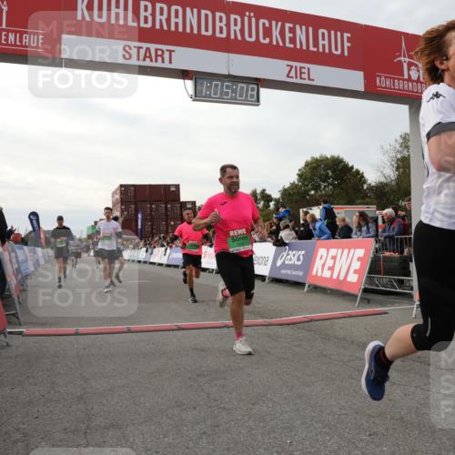 03.10.2025 - Köhlbrandbrückenlauf Yannick Fuchs http://msf.ph/oto/8995213 03.10.2025 16:05:07 Ziel 7201, 7221, 7239, 7448, 7772, 8779, 8995, 9114, 9191, 9690 meine-sportfotos.de