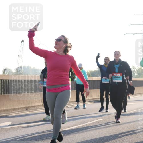 03.10.2025 - Köhlbrandbrückenlauf Luisa Fischer http://msf.ph/oto/8995220 03.10.2025 10:25:15 Position 3 2428, 2839 meine-sportfotos.de
