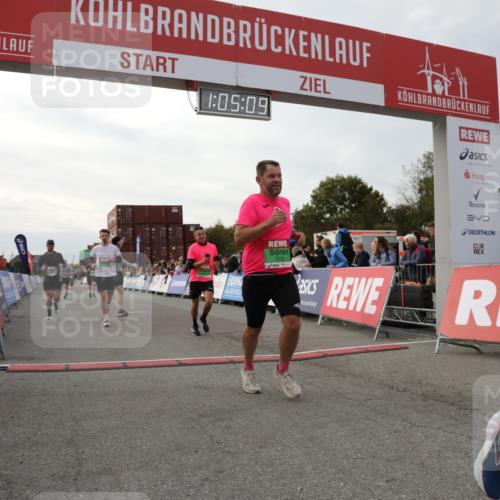 03.10.2025 - Köhlbrandbrückenlauf Yannick Fuchs http://msf.ph/oto/8995221 03.10.2025 16:05:07 Ziel 7201, 7221, 7239, 7448, 7772, 8779, 8995, 9114, 9191, 9690 meine-sportfotos.de
