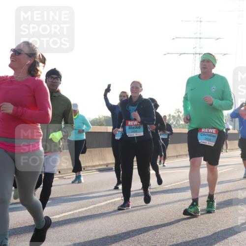 03.10.2025 - Köhlbrandbrückenlauf Luisa Fischer http://msf.ph/oto/8995224 03.10.2025 10:25:15 Position 3 2428, 2839, 2479 meine-sportfotos.de