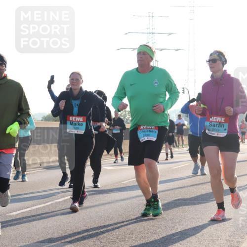 03.10.2025 - Köhlbrandbrückenlauf Luisa Fischer http://msf.ph/oto/8995229 03.10.2025 10:25:15 Position 3 2428, 2839, 2479 meine-sportfotos.de