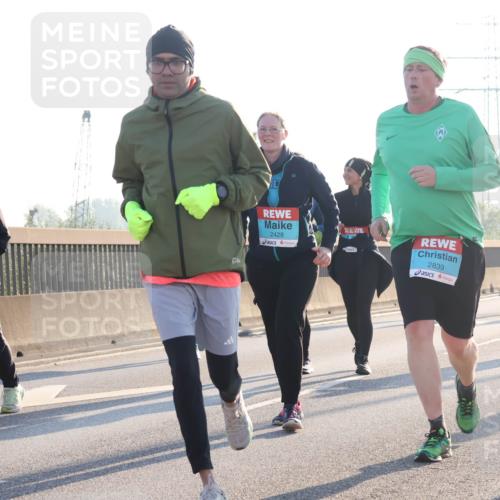 03.10.2025 - Köhlbrandbrückenlauf Luisa Fischer http://msf.ph/oto/8995236 03.10.2025 10:25:16 Position 3 3096, 2428, 2839, 2479 meine-sportfotos.de