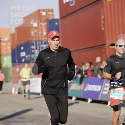 03.10.2025 - Köhlbrandbrückenlauf Michael Burmester http://msf.ph/oto/8995239 03.10.2025 09:57:28 Ziel 1083, 1541, 2759, 2819, 2820, 3335, 3795 meine-sportfotos.de