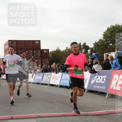 03.10.2025 - Köhlbrandbrückenlauf Yannick Fuchs http://msf.ph/oto/8995244 03.10.2025 16:05:08 Ziel 7201, 7207, 7221, 7239, 7448, 7772, 8779, 8995, 9114, 9191, 9690 meine-sportfotos.de