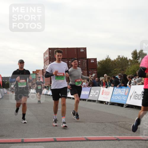 03.10.2025 - Köhlbrandbrückenlauf Yannick Fuchs http://msf.ph/oto/8995249 03.10.2025 16:05:08 Ziel 7201, 7207, 7221, 7239, 7448, 7772, 8779, 8995, 9114, 9191, 9690 meine-sportfotos.de