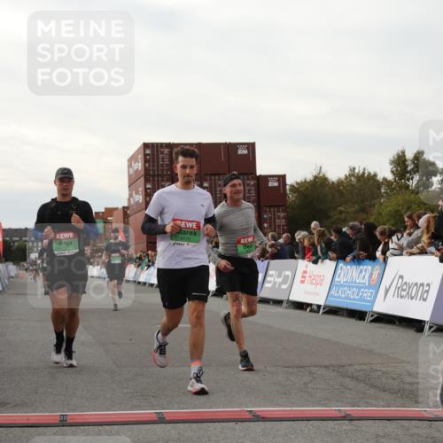 03.10.2025 - Köhlbrandbrückenlauf Yannick Fuchs http://msf.ph/oto/8995254 03.10.2025 16:05:08 Ziel 7201, 7207, 7221, 7239, 7448, 7772, 8779, 8995, 9114, 9191, 9690 meine-sportfotos.de