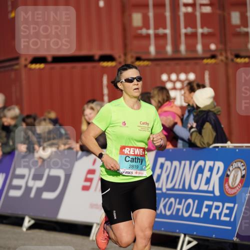 03.10.2025 - Köhlbrandbrückenlauf Michael Burmester http://msf.ph/oto/8995264 03.10.2025 09:57:30 Ziel 1083, 1541, 2759, 2801, 2802, 2819, 2820, 3335, 3795 meine-sportfotos.de