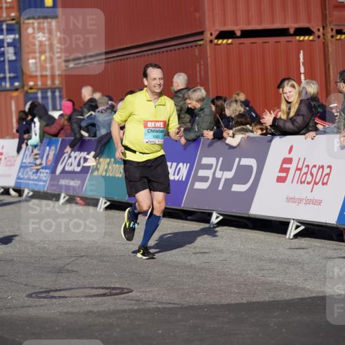 03.10.2025 - Köhlbrandbrückenlauf Michael Burmester http://msf.ph/oto/8995268 03.10.2025 09:57:31 Ziel 1083, 1541, 2759, 2801, 2802, 2819, 2820, 3335 meine-sportfotos.de