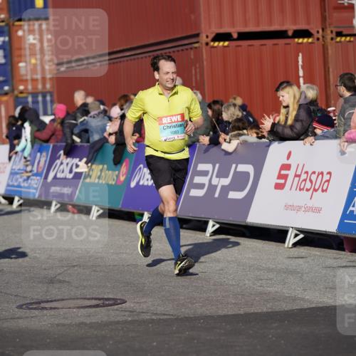 03.10.2025 - Köhlbrandbrückenlauf Michael Burmester http://msf.ph/oto/8995279 03.10.2025 09:57:31 Ziel 1083, 1541, 2759, 2801, 2802, 2819, 2820, 3335 meine-sportfotos.de