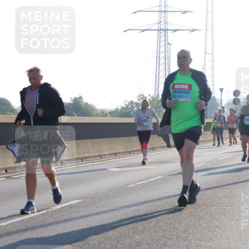 03.10.2025 - Köhlbrandbrückenlauf Luisa Fischer http://msf.ph/oto/8995282 03.10.2025 10:25:23 Position 3 3311 meine-sportfotos.de