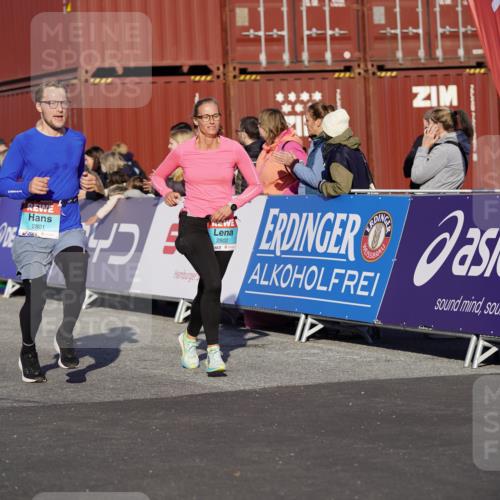 03.10.2025 - Köhlbrandbrückenlauf Michael Burmester http://msf.ph/oto/8995309 03.10.2025 09:57:34 Ziel 1083, 1541, 2759, 2801, 2802, 2819, 3043, 3335 meine-sportfotos.de