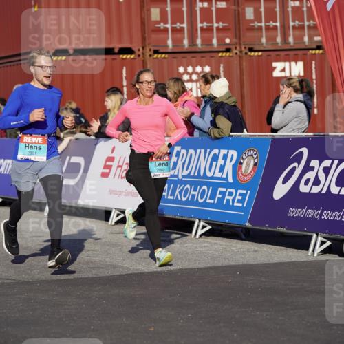 03.10.2025 - Köhlbrandbrückenlauf Michael Burmester http://msf.ph/oto/8995314 03.10.2025 09:57:34 Ziel 1083, 1541, 2759, 2801, 2802, 2819, 3043, 3335 meine-sportfotos.de