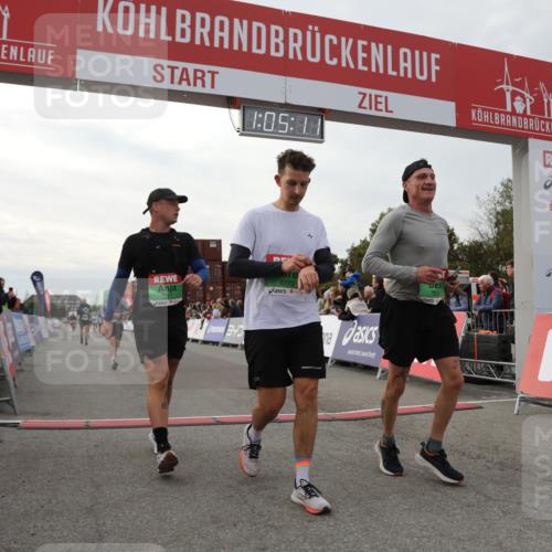 03.10.2025 - Köhlbrandbrückenlauf Yannick Fuchs http://msf.ph/oto/8995336 03.10.2025 16:05:10 Ziel 7201, 7207, 7221, 7239, 7403, 7772, 8779, 8995, 9114, 9191, 9592, 9690 meine-sportfotos.de