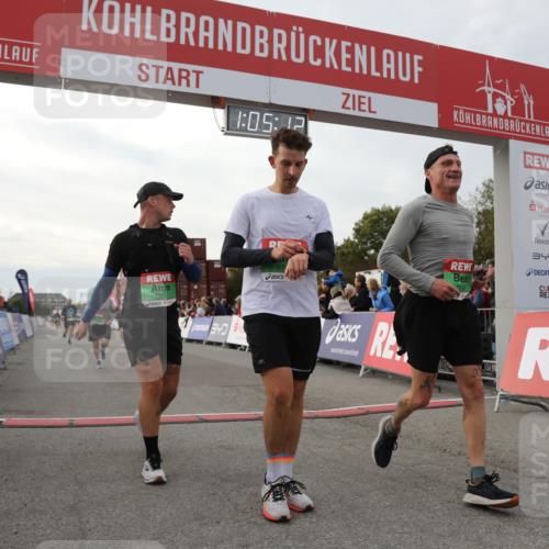 03.10.2025 - Köhlbrandbrückenlauf Yannick Fuchs http://msf.ph/oto/8995341 03.10.2025 16:05:10 Ziel 7201, 7207, 7221, 7239, 7403, 7772, 8779, 8995, 9114, 9191, 9592, 9690 meine-sportfotos.de