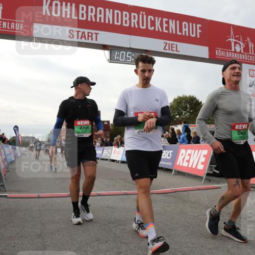 03.10.2025 - Köhlbrandbrückenlauf Yannick Fuchs http://msf.ph/oto/8995346 03.10.2025 16:05:10 Ziel 7201, 7207, 7221, 7239, 7403, 7772, 8779, 8995, 9114, 9191, 9592, 9690 meine-sportfotos.de