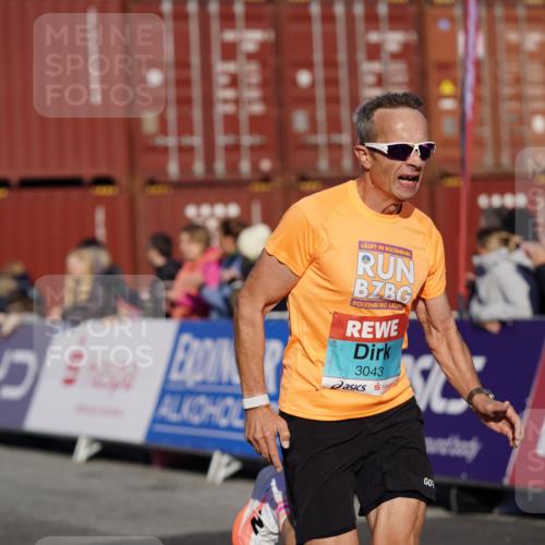 03.10.2025 - Köhlbrandbrückenlauf Michael Burmester http://msf.ph/oto/8995355 03.10.2025 09:57:37 Ziel 1083, 1135, 1265, 2801, 2802, 2811, 2819, 3043, 3335 meine-sportfotos.de