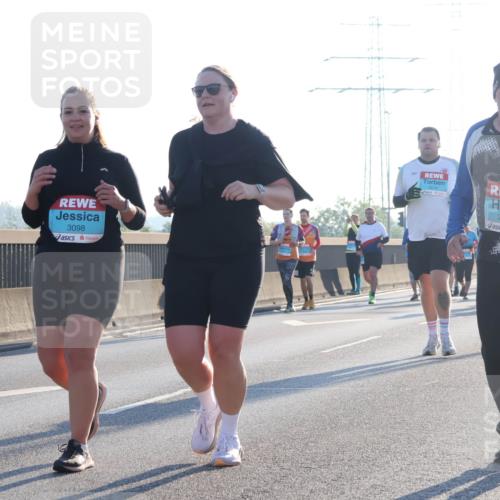 03.10.2025 - Köhlbrandbrückenlauf Luisa Fischer http://msf.ph/oto/8995362 03.10.2025 10:25:31 Position 3 3098, 2619, 2971 meine-sportfotos.de