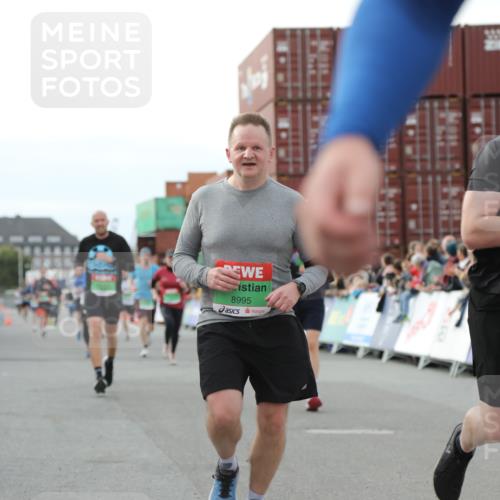 03.10.2025 - Köhlbrandbrückenlauf Yannick Fuchs http://msf.ph/oto/8995364 03.10.2025 16:05:11 Ziel 7201, 7207, 7221, 7239, 7403, 7422, 8779, 8995, 9114, 9191, 9421, 9422, 9592, 9690 meine-sportfotos.de