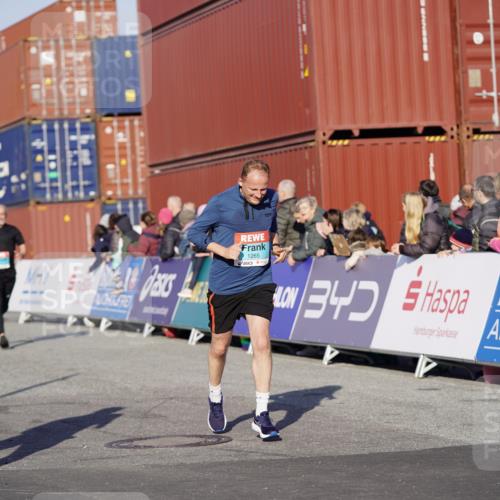 03.10.2025 - Köhlbrandbrückenlauf Michael Burmester http://msf.ph/oto/8995367 03.10.2025 09:57:40 Ziel 1135, 1265, 2801, 2802, 2811, 3043, 3135, 3136, 3211 meine-sportfotos.de