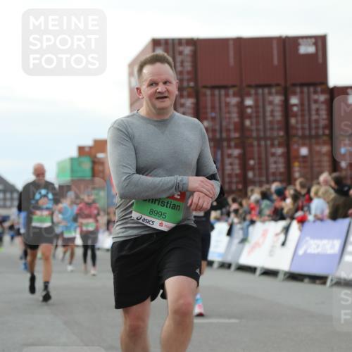 03.10.2025 - Köhlbrandbrückenlauf Yannick Fuchs http://msf.ph/oto/8995368 03.10.2025 16:05:11 Ziel 7201, 7207, 7221, 7239, 7403, 7422, 8779, 8995, 9114, 9191, 9421, 9422, 9592, 9690 meine-sportfotos.de