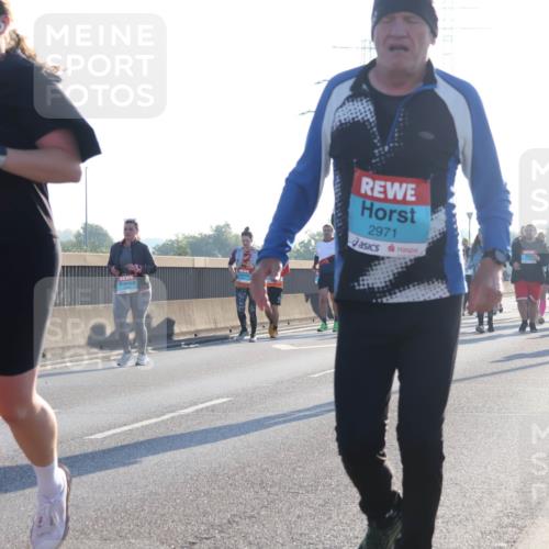 03.10.2025 - Köhlbrandbrückenlauf Luisa Fischer http://msf.ph/oto/8995371 03.10.2025 10:25:32 Position 3 2971 meine-sportfotos.de