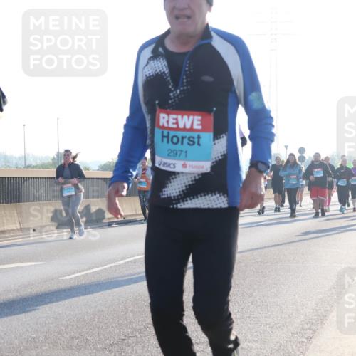03.10.2025 - Köhlbrandbrückenlauf Luisa Fischer http://msf.ph/oto/8995375 03.10.2025 10:25:33 Position 3 2971 meine-sportfotos.de