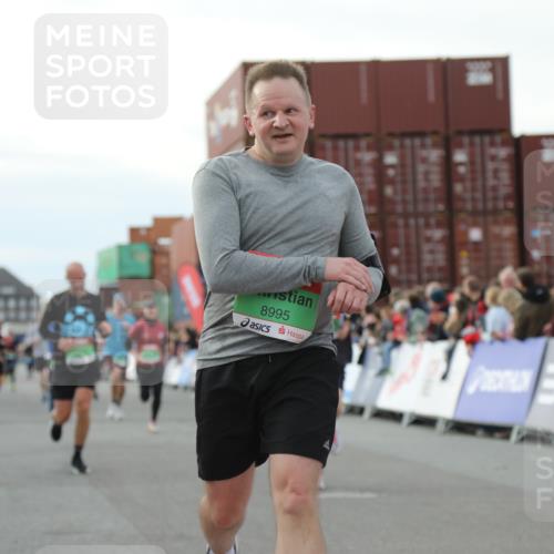 03.10.2025 - Köhlbrandbrückenlauf Yannick Fuchs http://msf.ph/oto/8995376 03.10.2025 16:05:11 Ziel 7201, 7207, 7221, 7239, 7403, 7422, 8779, 8995, 9114, 9191, 9421, 9422, 9592, 9690 meine-sportfotos.de