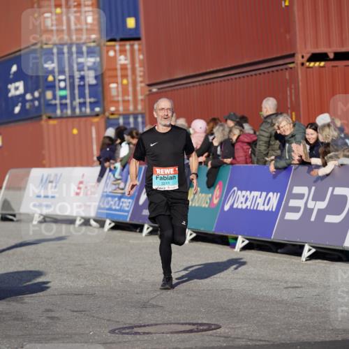 03.10.2025 - Köhlbrandbrückenlauf Michael Burmester http://msf.ph/oto/8995389 03.10.2025 09:57:42 Ziel 1135, 1265, 2811, 3043, 3135, 3136, 3211 meine-sportfotos.de