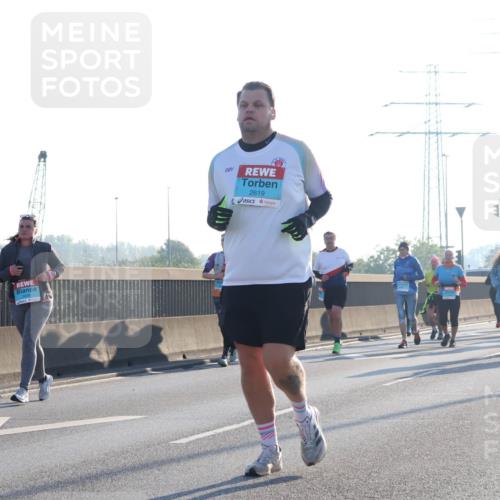 03.10.2025 - Köhlbrandbrückenlauf Luisa Fischer http://msf.ph/oto/8995390 03.10.2025 10:25:34 Position 3 2619 meine-sportfotos.de
