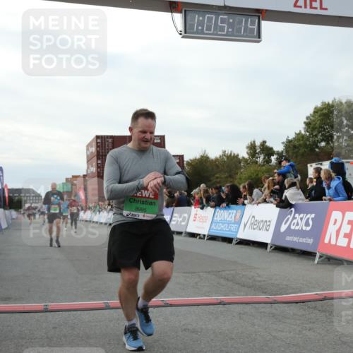 03.10.2025 - Köhlbrandbrückenlauf Yannick Fuchs http://msf.ph/oto/8995393 03.10.2025 16:05:12 Ziel 7201, 7207, 7221, 7239, 7403, 7422, 8779, 8995, 9114, 9421, 9422, 9592, 9690 meine-sportfotos.de