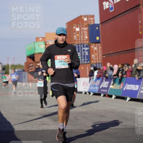 03.10.2025 - Köhlbrandbrückenlauf Michael Burmester http://msf.ph/oto/8995401 03.10.2025 09:57:44 Ziel 1079, 1135, 1265, 2811, 3043, 3135, 3136, 3211 meine-sportfotos.de