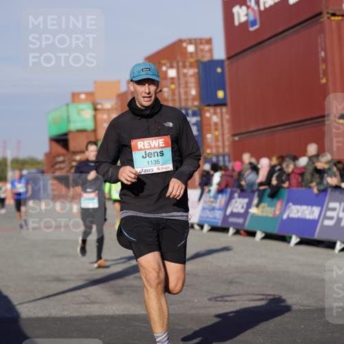 03.10.2025 - Köhlbrandbrückenlauf Michael Burmester http://msf.ph/oto/8995409 03.10.2025 09:57:44 Ziel 1079, 1135, 1265, 2811, 3043, 3135, 3136, 3211 meine-sportfotos.de