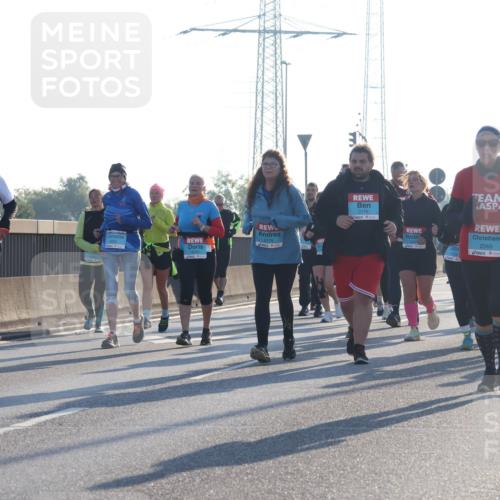 03.10.2025 - Köhlbrandbrückenlauf Luisa Fischer http://msf.ph/oto/8995410 03.10.2025 10:25:37 Position 3 2178, 2179, 2565 meine-sportfotos.de