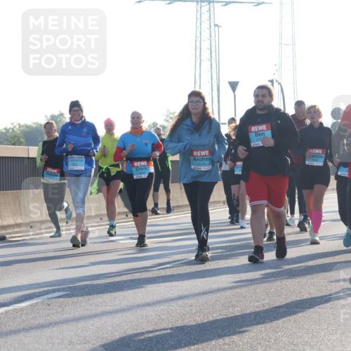03.10.2025 - Köhlbrandbrückenlauf Luisa Fischer http://msf.ph/oto/8995413 03.10.2025 10:25:37 Position 3 2178, 2179, 9, 2565 meine-sportfotos.de