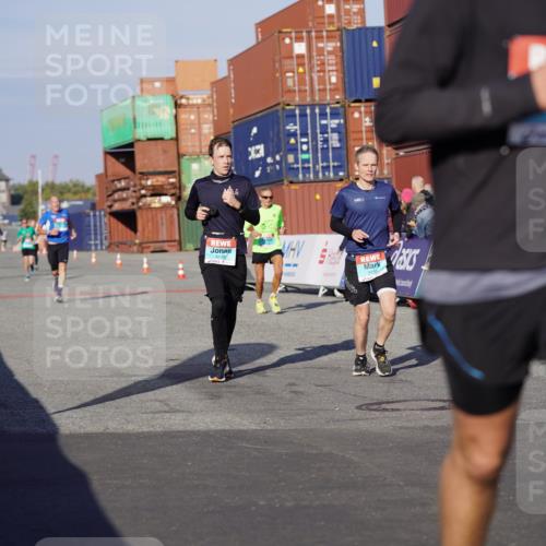 03.10.2025 - Köhlbrandbrückenlauf Michael Burmester http://msf.ph/oto/8995414 03.10.2025 09:57:45 Ziel 1079, 1135, 1265, 2811, 3079, 3135, 3136, 3211 meine-sportfotos.de