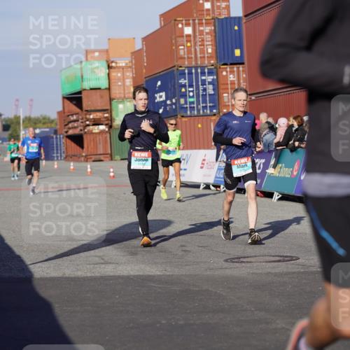 03.10.2025 - Köhlbrandbrückenlauf Michael Burmester http://msf.ph/oto/8995419 03.10.2025 09:57:45 Ziel 1079, 1135, 1265, 2811, 3079, 3135, 3136, 3211 meine-sportfotos.de