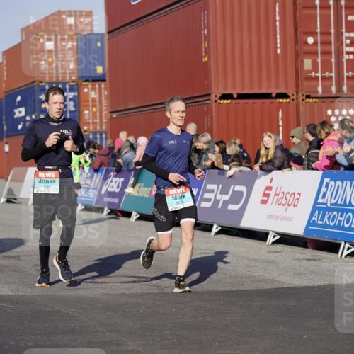 03.10.2025 - Köhlbrandbrückenlauf Michael Burmester http://msf.ph/oto/8995434 03.10.2025 09:57:46 Ziel 1079, 1135, 1265, 2811, 3079, 3135, 3136, 3211 meine-sportfotos.de