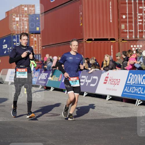 03.10.2025 - Köhlbrandbrückenlauf Michael Burmester http://msf.ph/oto/8995438 03.10.2025 09:57:46 Ziel 1079, 1135, 1265, 2811, 3079, 3135, 3136, 3211 meine-sportfotos.de