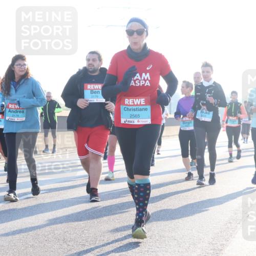 03.10.2025 - Köhlbrandbrückenlauf Luisa Fischer http://msf.ph/oto/8995439 03.10.2025 10:25:40 Position 3 2178, 3093, 2179, 2565, 2928, 2927 meine-sportfotos.de
