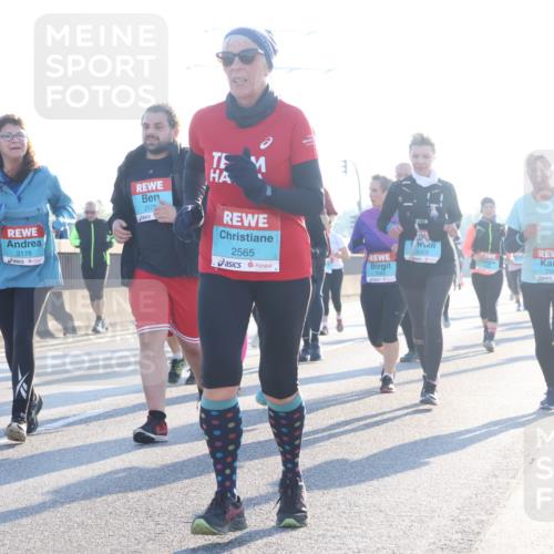 03.10.2025 - Köhlbrandbrückenlauf Luisa Fischer http://msf.ph/oto/8995440 03.10.2025 10:25:40 Position 3 2178, 2179, 2565, 2928, 2927 meine-sportfotos.de