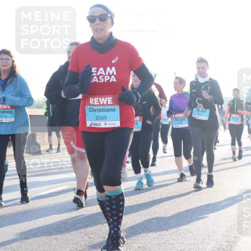 03.10.2025 - Köhlbrandbrückenlauf Luisa Fischer http://msf.ph/oto/8995443 03.10.2025 10:25:40 Position 3 2178, 2565, 928, 2927 meine-sportfotos.de