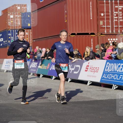 03.10.2025 - Köhlbrandbrückenlauf Michael Burmester http://msf.ph/oto/8995444 03.10.2025 09:57:46 Ziel 1079, 1135, 1265, 2811, 3079, 3135, 3136, 3211 meine-sportfotos.de