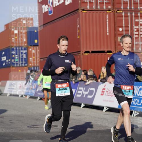 03.10.2025 - Köhlbrandbrückenlauf Michael Burmester http://msf.ph/oto/8995449 03.10.2025 09:57:47 Ziel 1079, 1135, 1265, 2811, 3079, 3135, 3136, 3211 meine-sportfotos.de