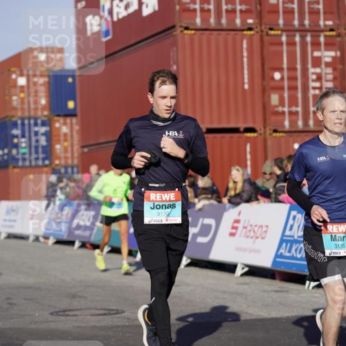 03.10.2025 - Köhlbrandbrückenlauf Michael Burmester http://msf.ph/oto/8995455 03.10.2025 09:57:47 Ziel 1079, 1135, 1265, 2811, 3079, 3135, 3136, 3211 meine-sportfotos.de