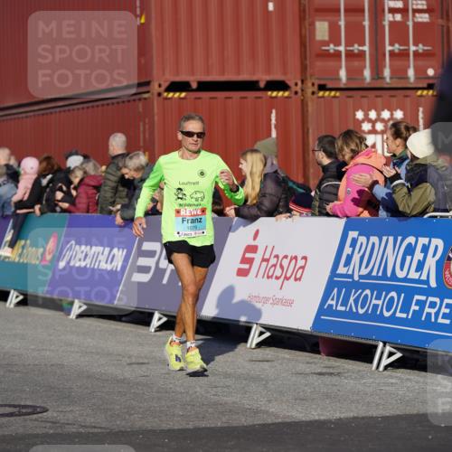 03.10.2025 - Köhlbrandbrückenlauf Michael Burmester http://msf.ph/oto/8995460 03.10.2025 09:57:48 Ziel 1079, 1135, 3079, 3135, 3136, 3211 meine-sportfotos.de